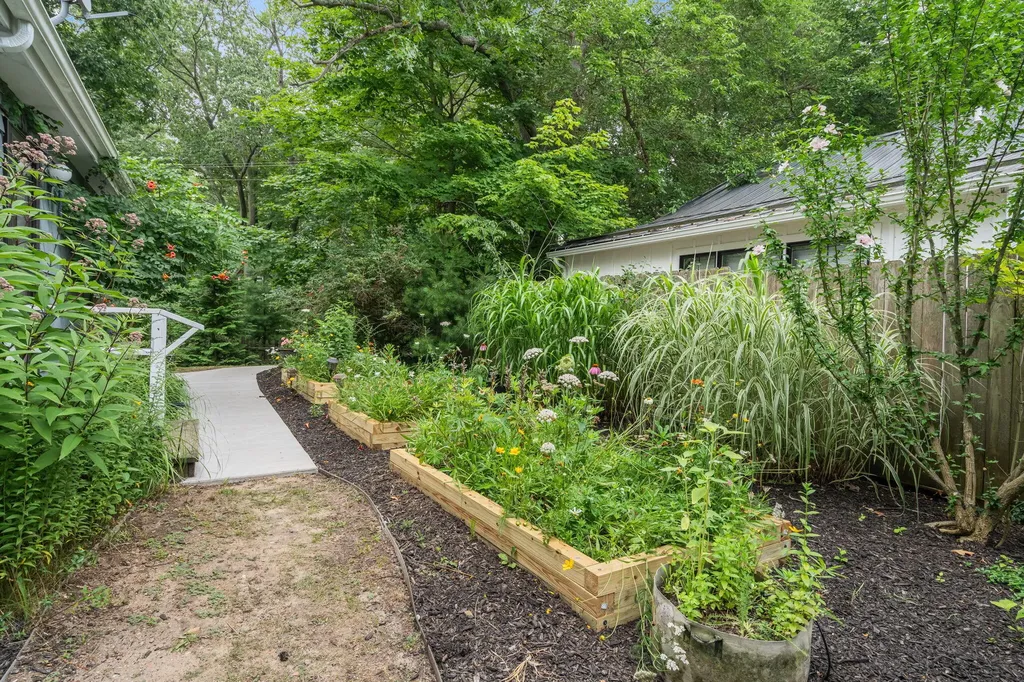 790 Simonson Drive Saugatuck City MI 49453