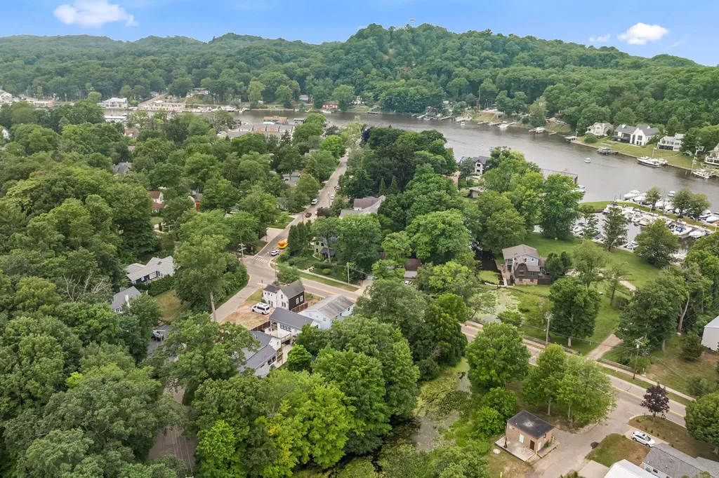 790 Simonson Drive Saugatuck City MI 49453