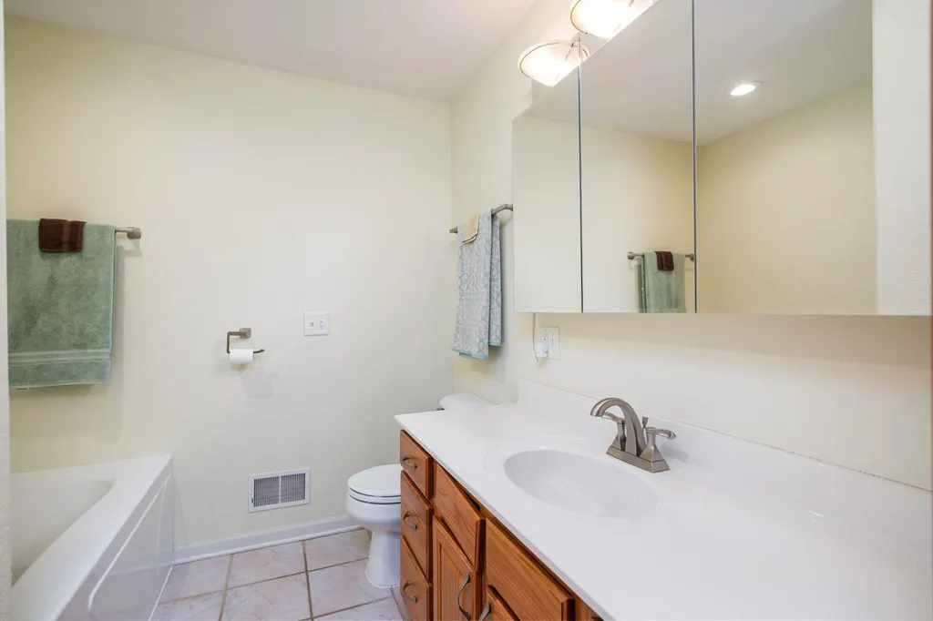 2411 Lake Avenue North Muskegon City MI 49445
