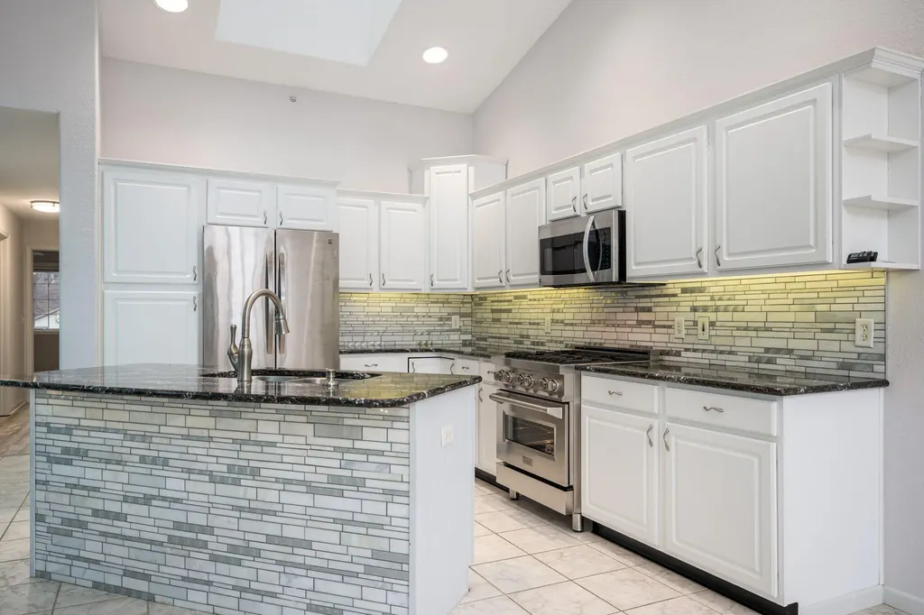 2411 Lake Avenue North Muskegon City MI 49445