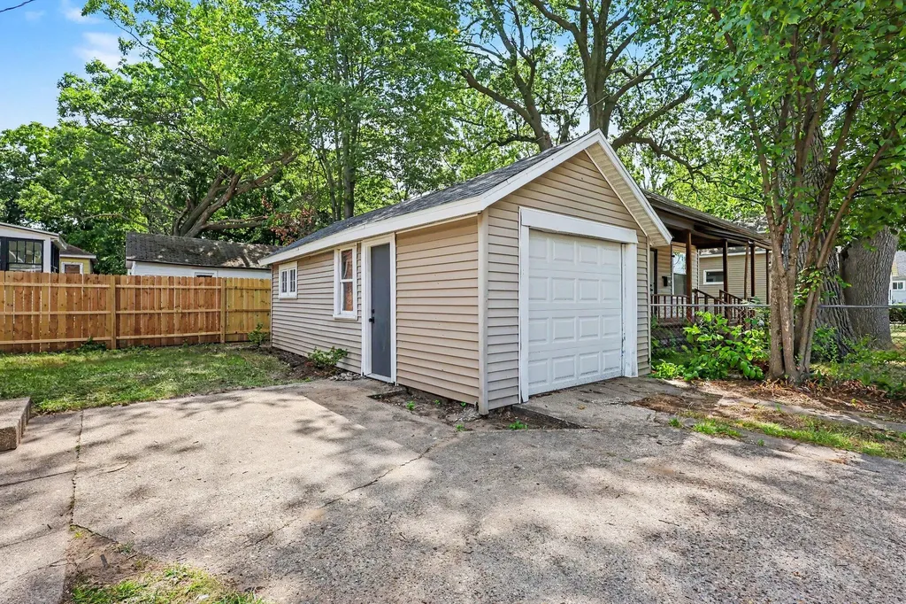 421 W Forest Avenue Muskegon City MI 49441