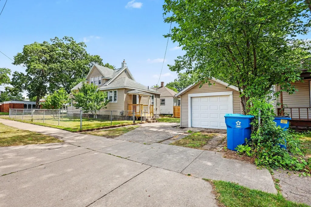 421 W Forest Avenue Muskegon City MI 49441