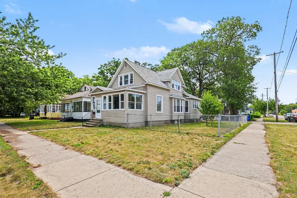421 W Forest Avenue Muskegon City MI 49441
