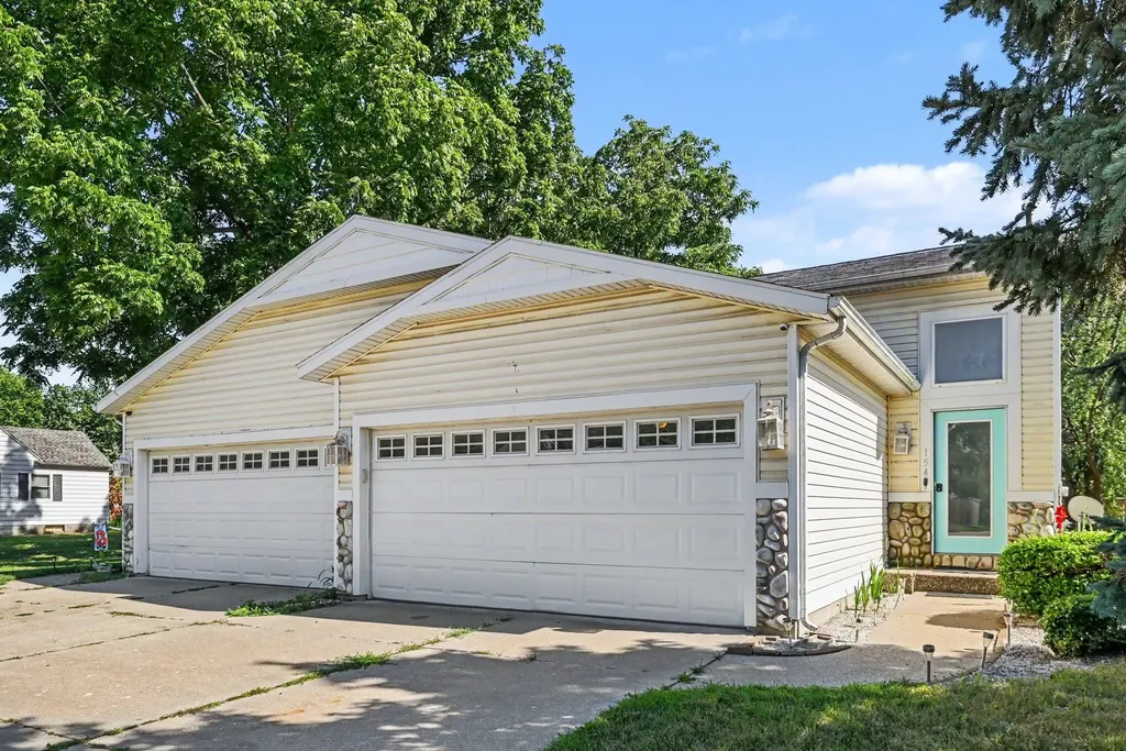 154 W 32nd Street Holland City MI 49423