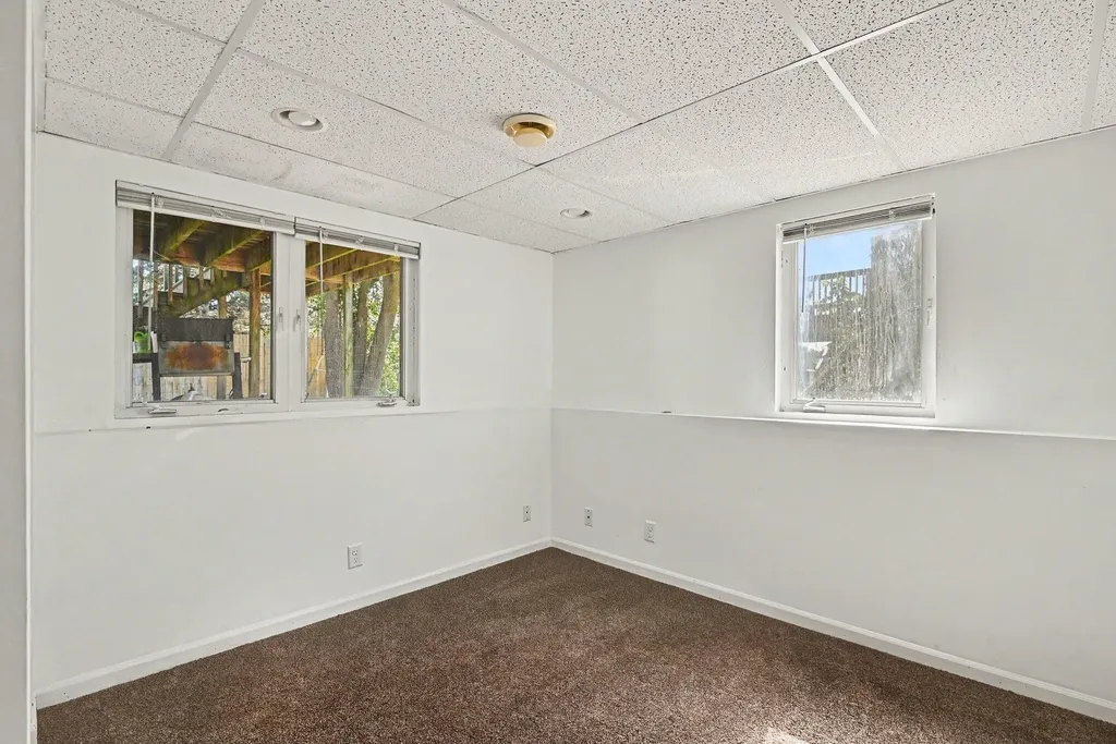 154 W 32nd Street Holland City MI 49423