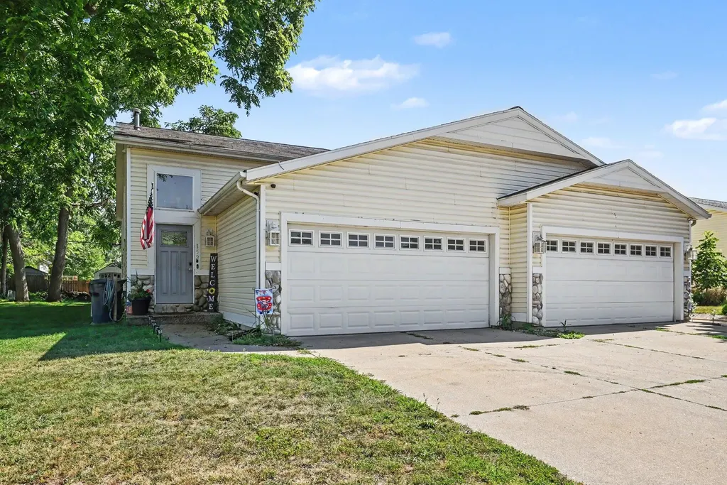 154 W 32nd Street Holland City MI 49423