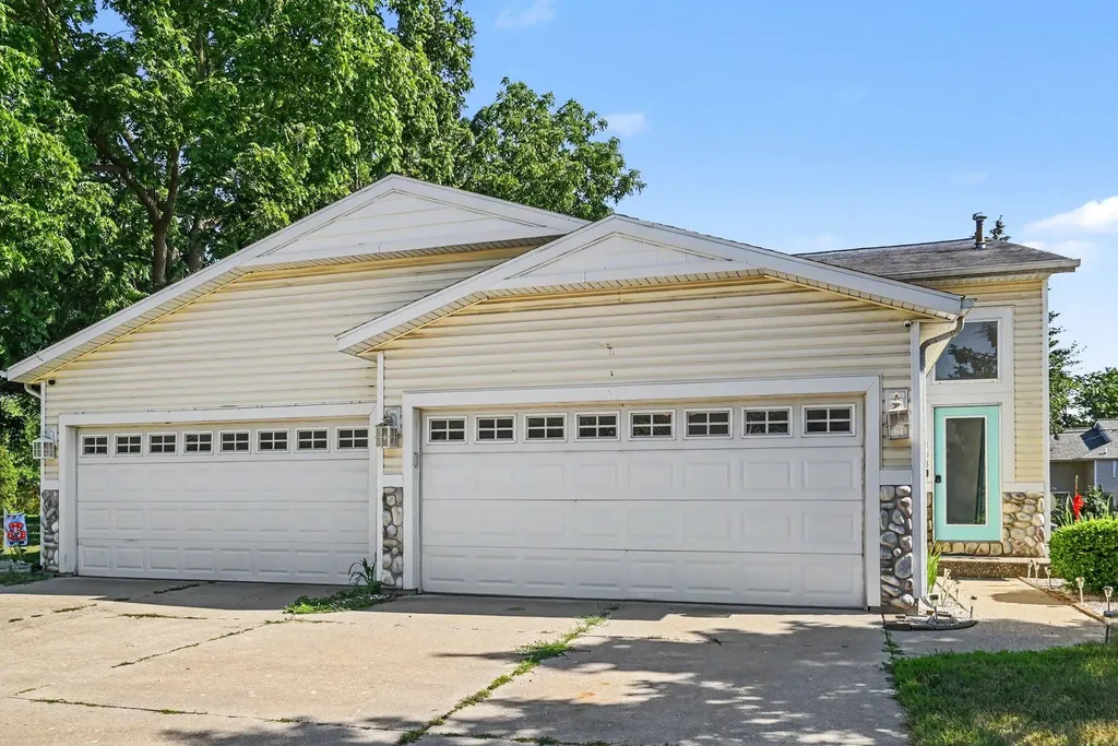 154 W 32nd Street Holland City MI 49423