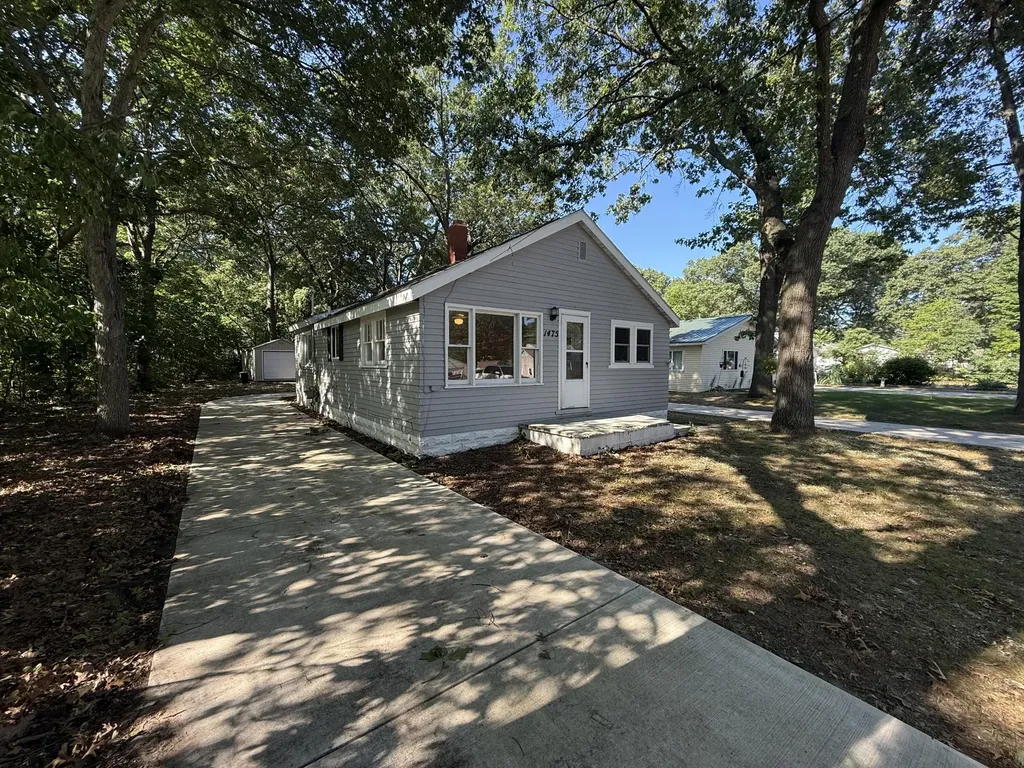 1475 E Summit Avenue Norton Shores City MI 49444