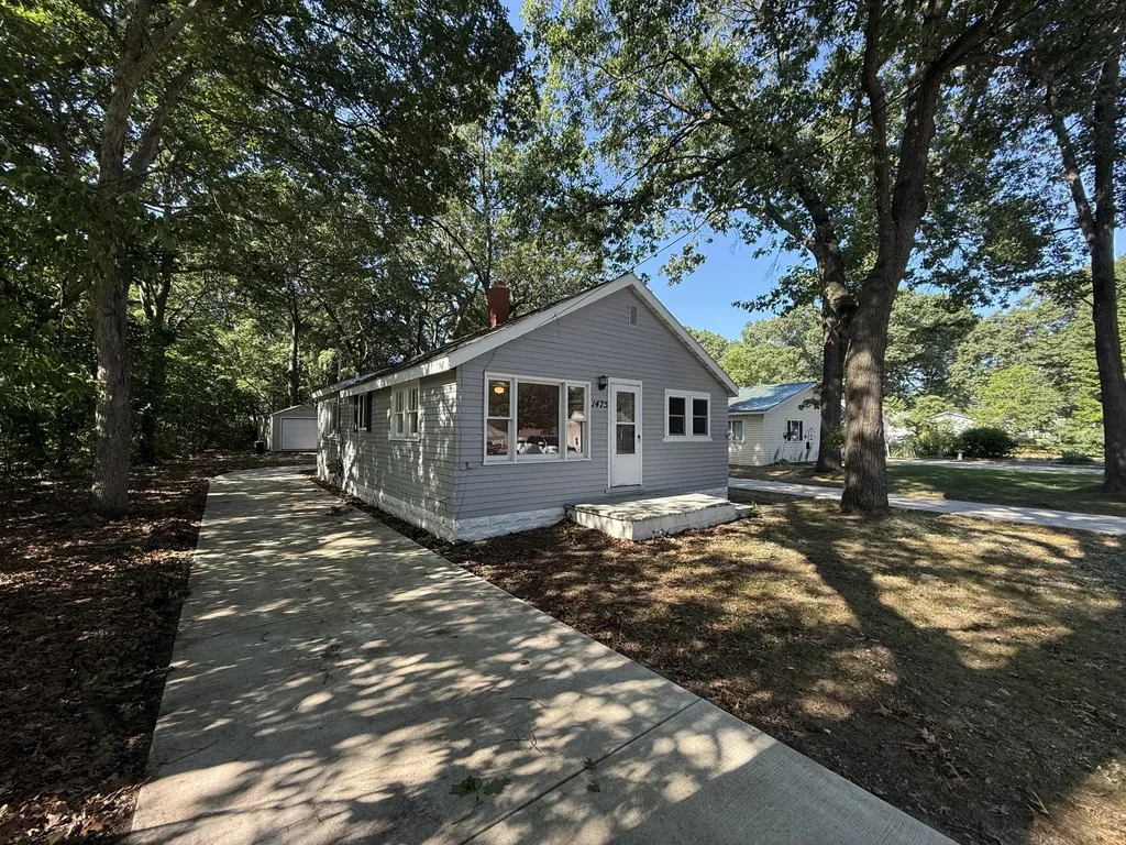 1475 E Summit Avenue Norton Shores City MI 49444