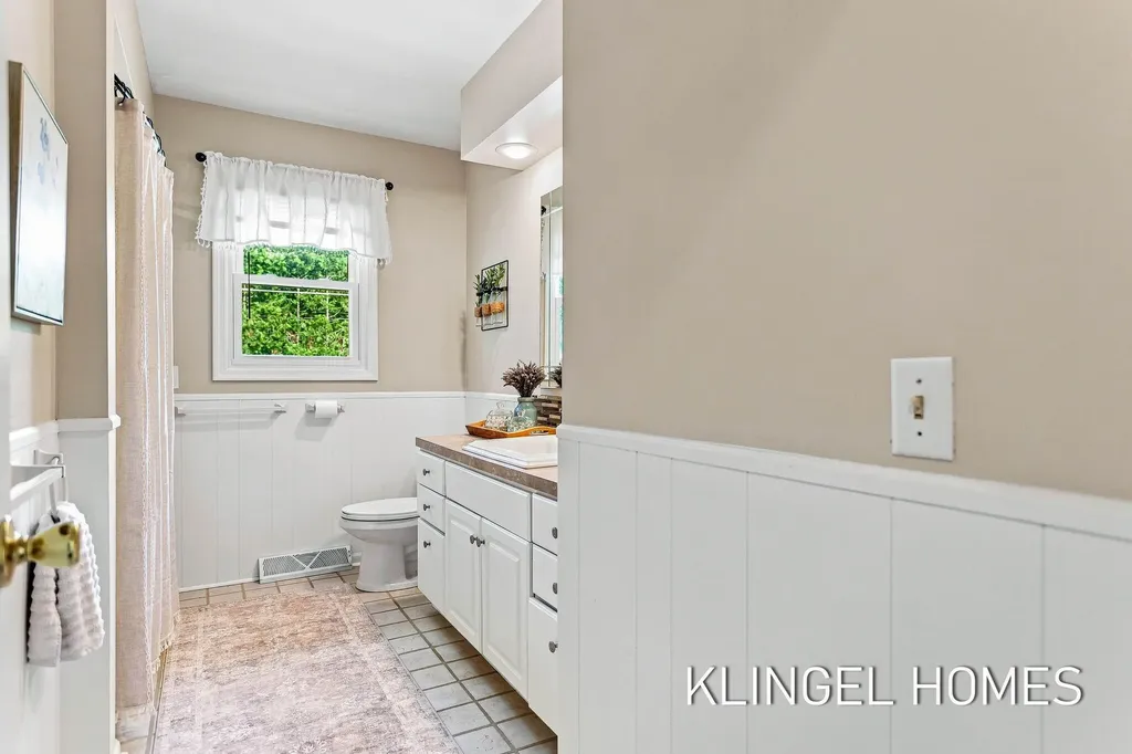 1371 Edgewood Drive Park Township MI 49424