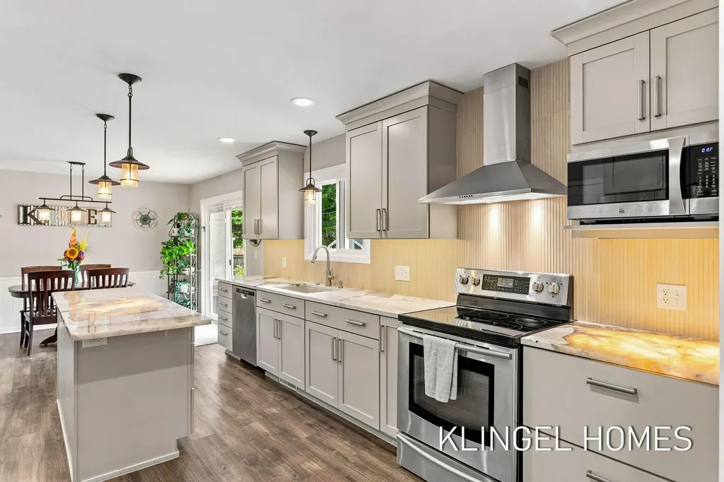 1371 Edgewood Drive Park Township MI 49424