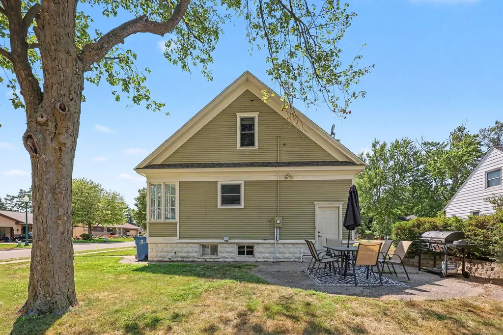 279 Wall Street Zeeland City MI 49464