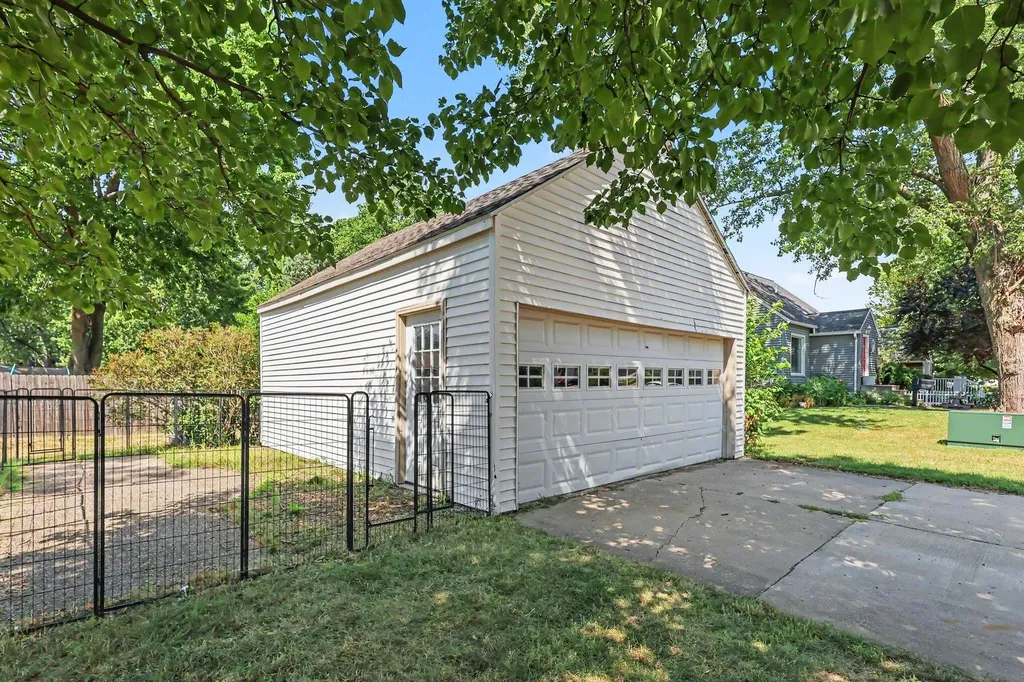 279 Wall Street Zeeland City MI 49464