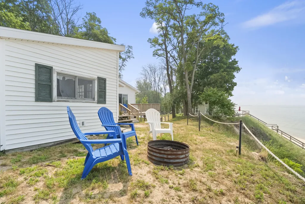 7005 N Old Channel Trail White River Township MI 49437