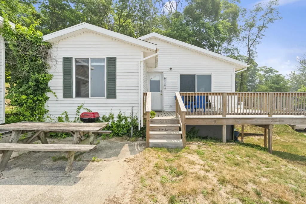 7005 N Old Channel Trail White River Township MI 49437