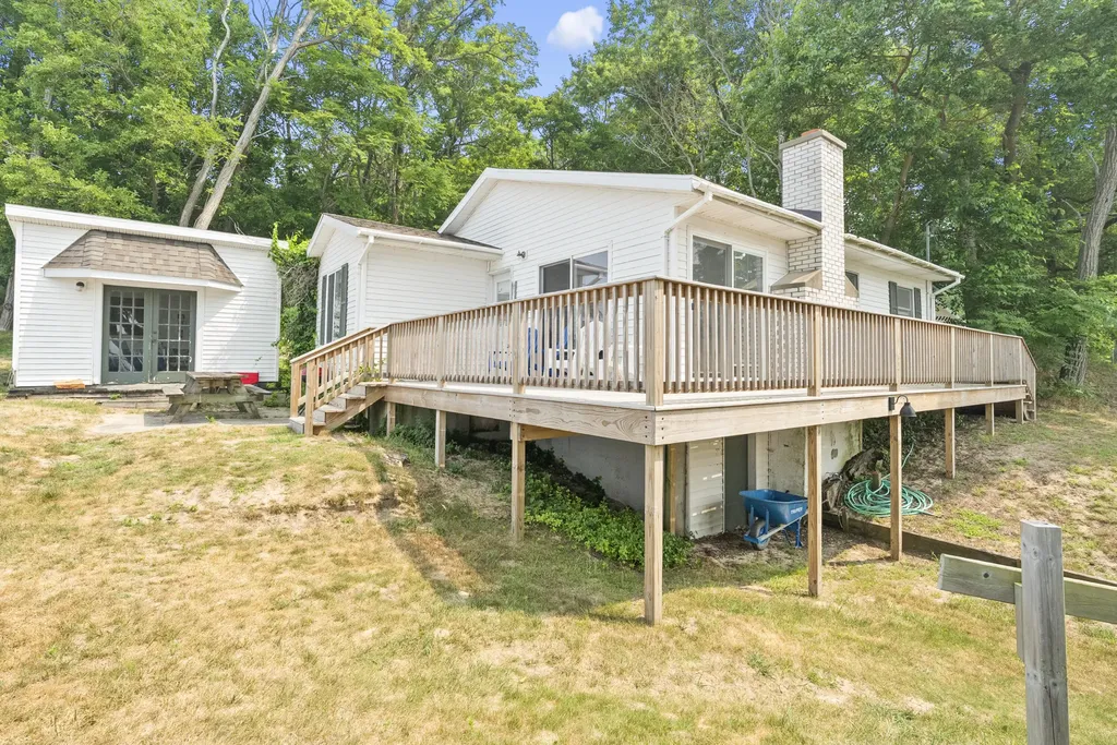 7005 N Old Channel Trail White River Township MI 49437