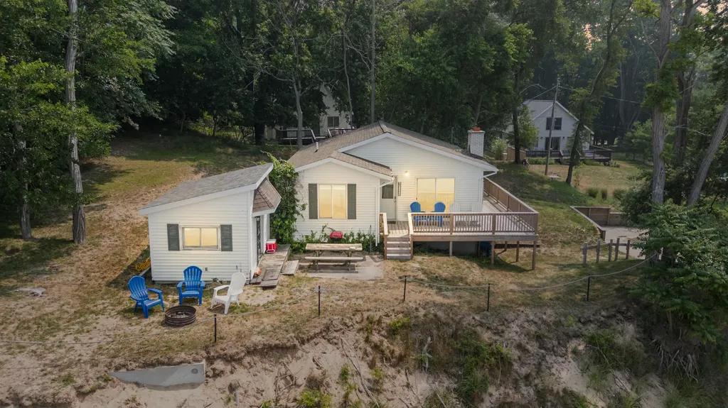 7005 N Old Channel Trail White River Township MI 49437