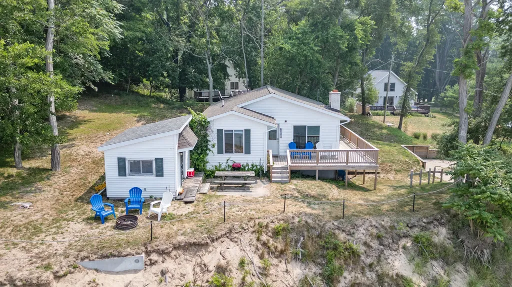 7005 N Old Channel Trail White River Township MI 49437