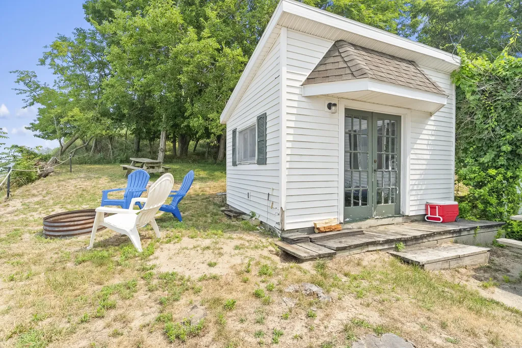 7005 N Old Channel Trail White River Township MI 49437