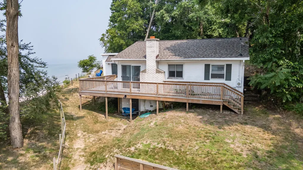 7005 N Old Channel Trail White River Township MI 49437