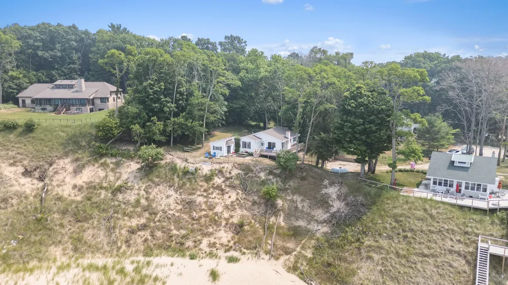 7005 N Old Channel Trail White River Township MI 49437