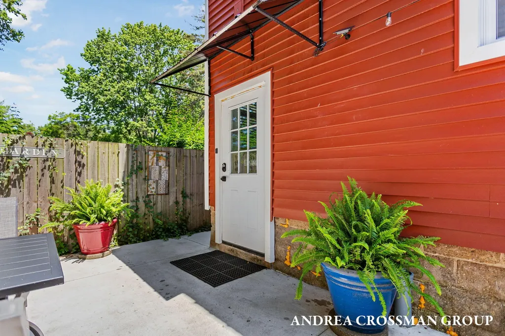 118 Hoffman Street Saugatuck City MI 49453