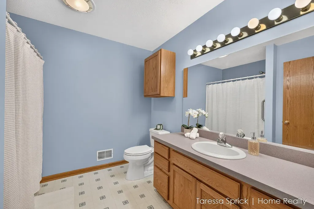 1533 Castlemaine Drive Holland Charter Township MI 49464