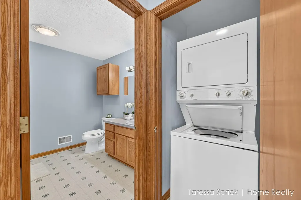 1533 Castlemaine Drive Holland Charter Township MI 49464