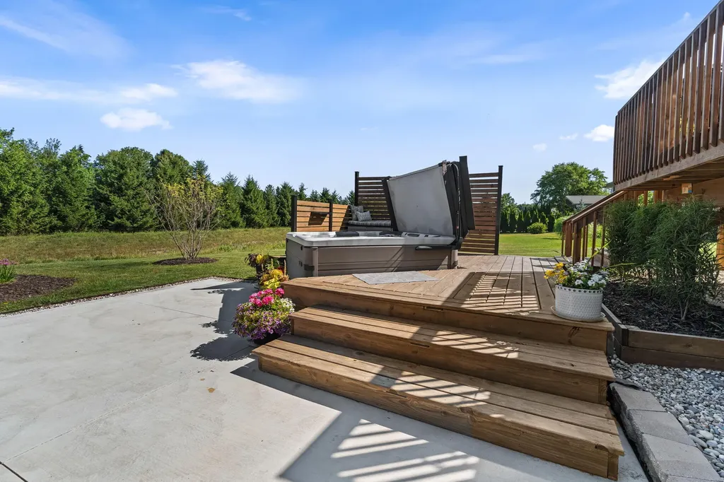 6691 Yamoto Way Saugatuck Township MI 49408