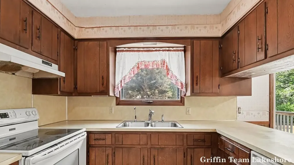 1718 Columbus Street Park Township MI 49424