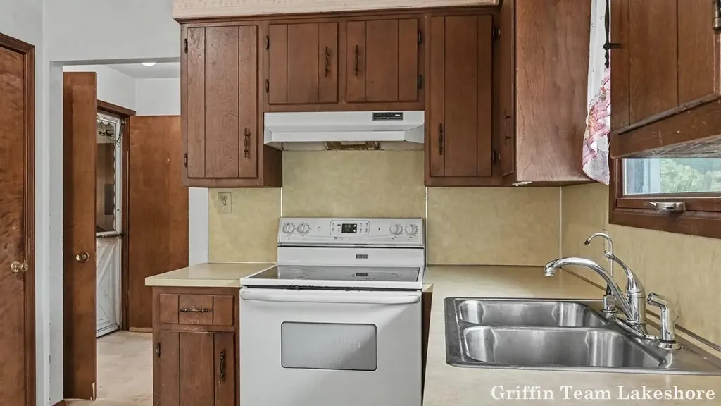 1718 Columbus Street Park Township MI 49424