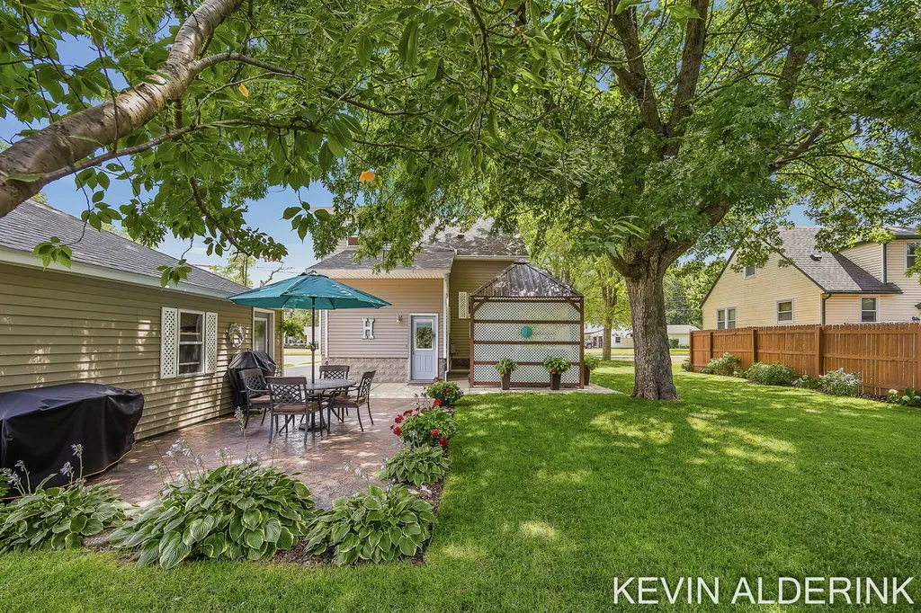 136 S Fairview Road Zeeland City MI 49464
