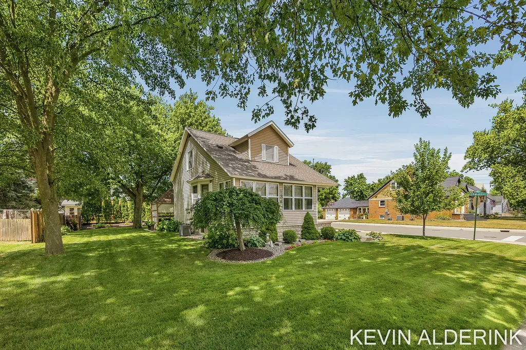 136 S Fairview Road Zeeland City MI 49464