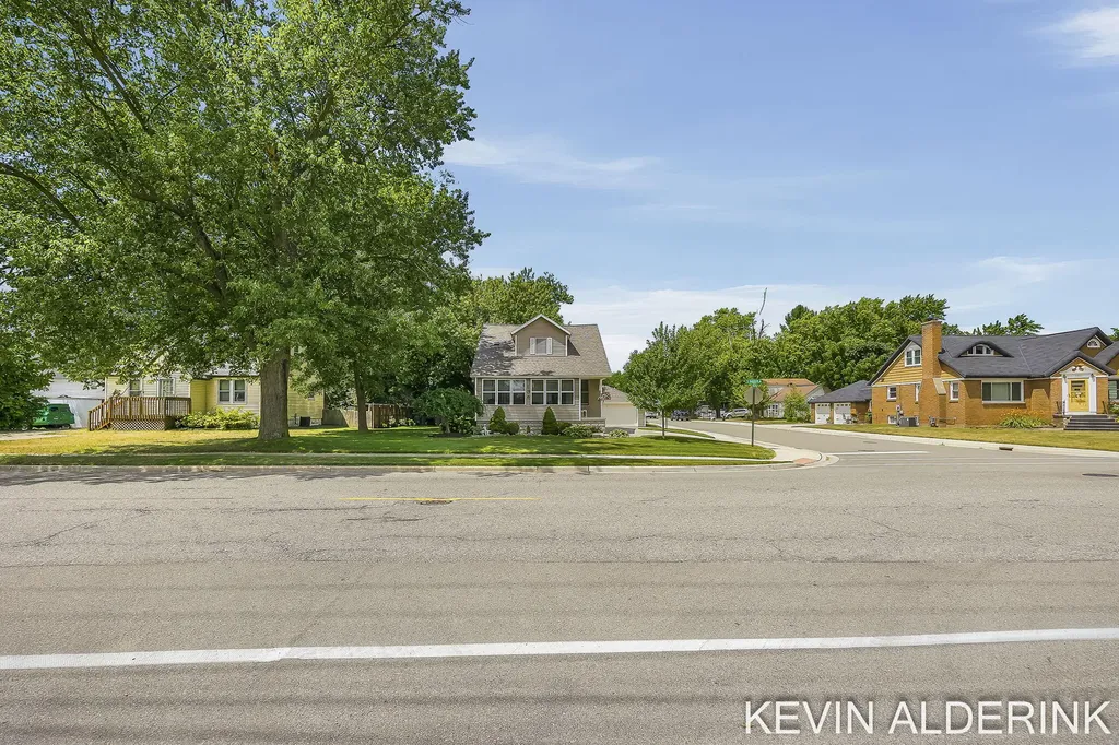 136 S Fairview Road Zeeland City MI 49464