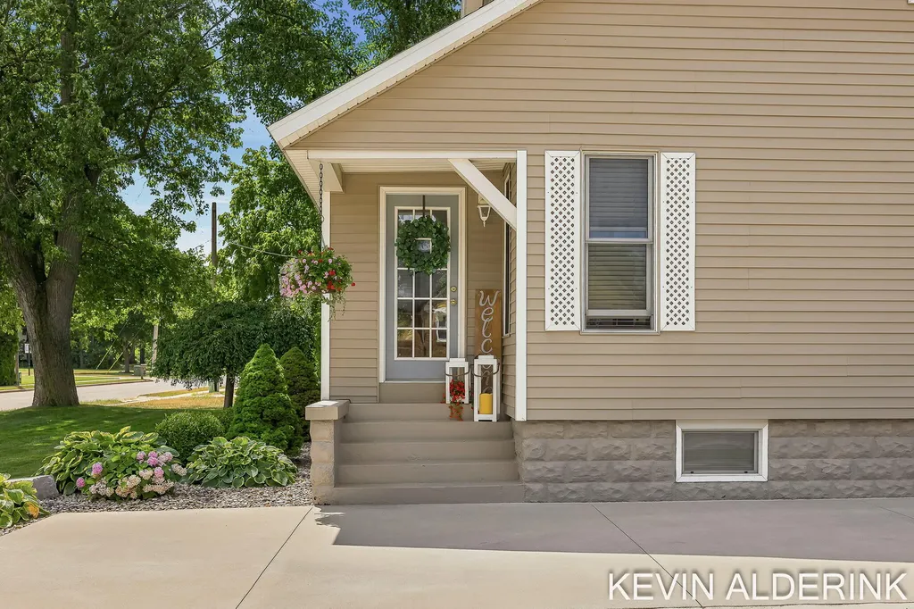 136 S Fairview Road Zeeland City MI 49464