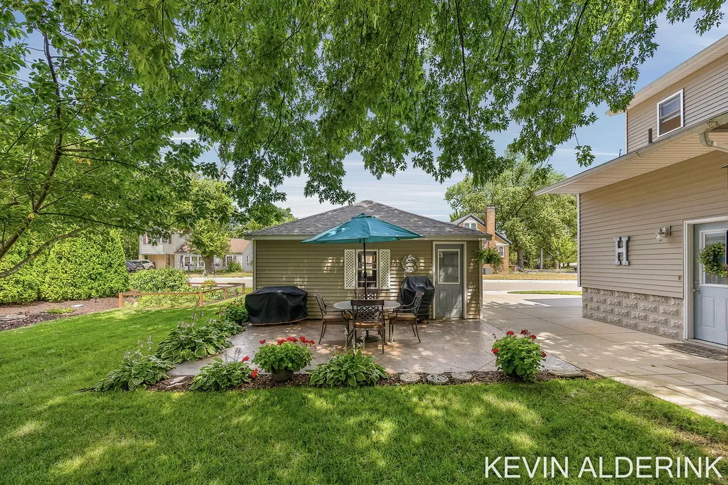 136 S Fairview Road Zeeland City MI 49464