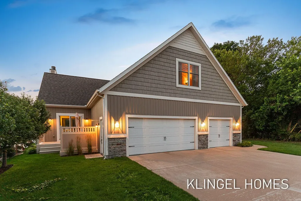 702 Elk Avenue Spring Lake Village MI 49456