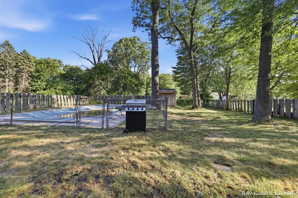 2029 Southland Drive Muskegon Charter Township MI 49442
