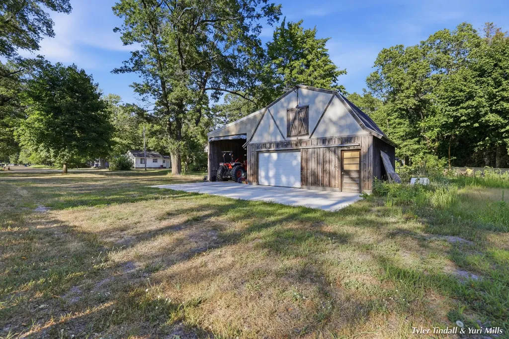 2029 Southland Drive Muskegon Charter Township MI 49442
