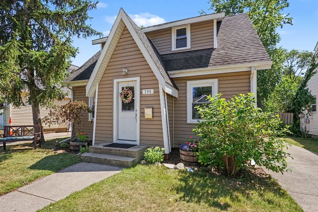 194 W 20th Street Holland City MI 49423