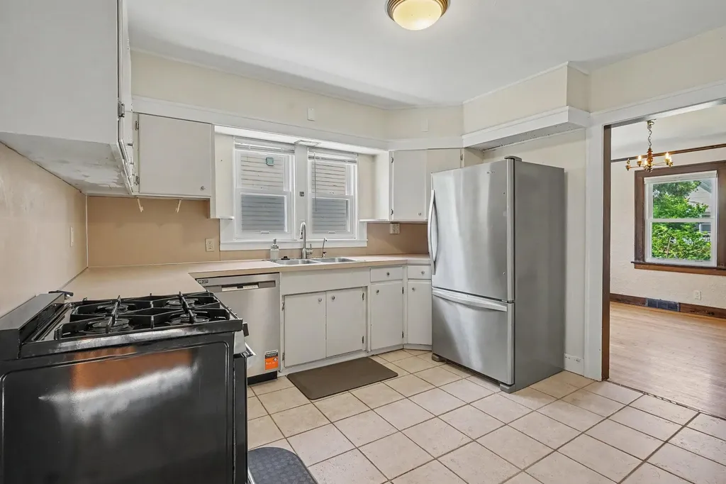 194 W 20th Street Holland City MI 49423