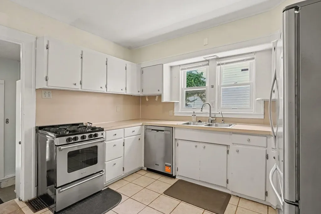194 W 20th Street Holland City MI 49423