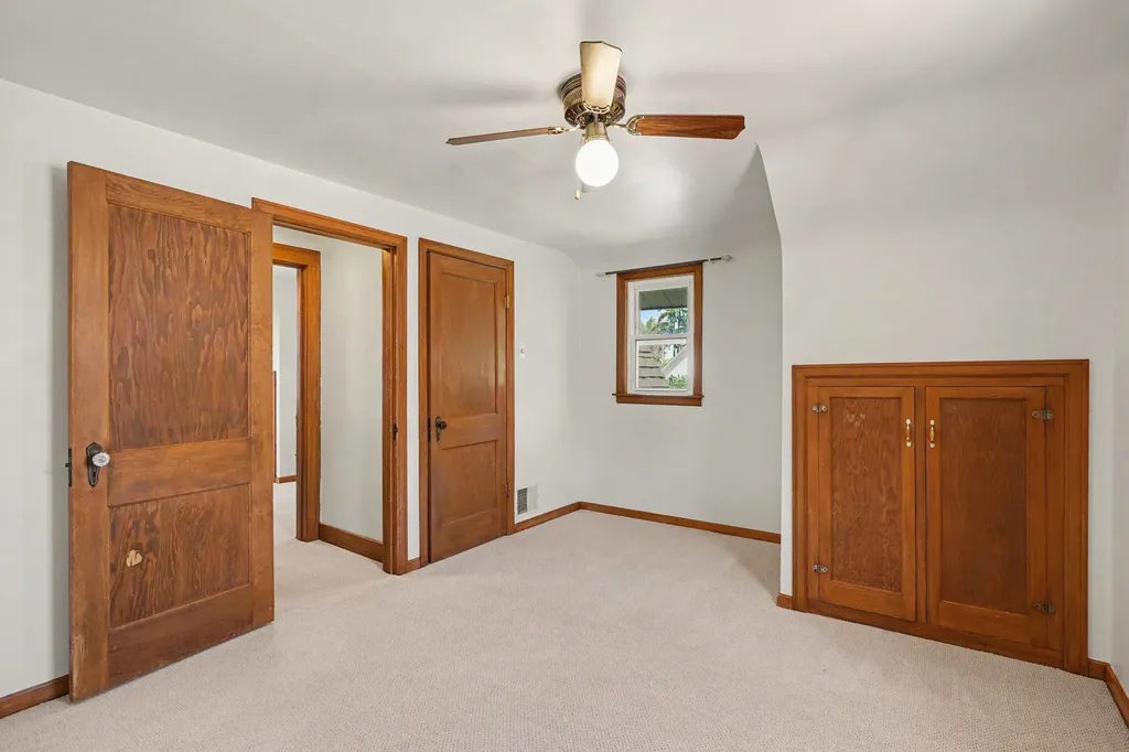194 W 20th Street Holland City MI 49423