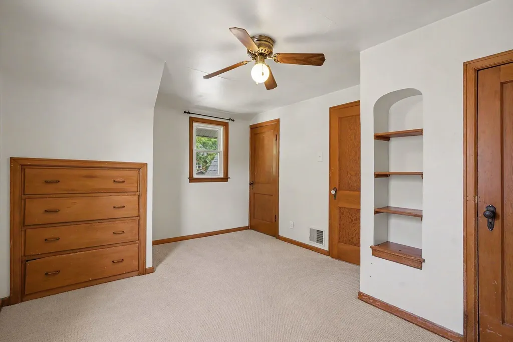 194 W 20th Street Holland City MI 49423