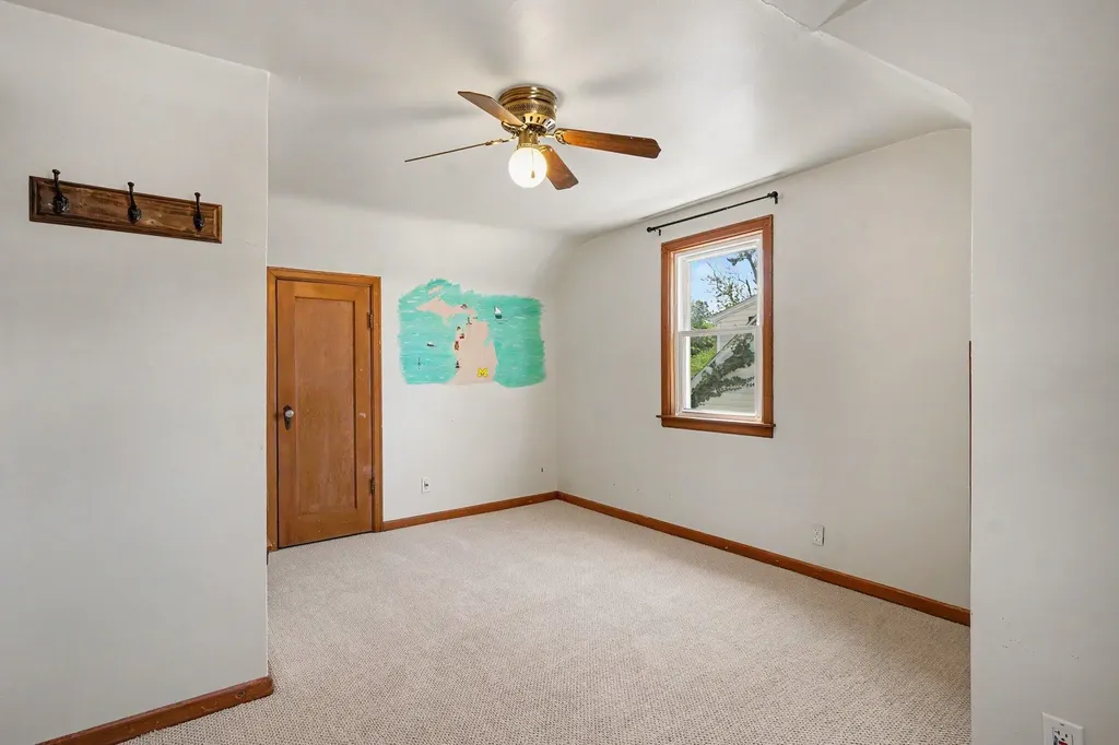 194 W 20th Street Holland City MI 49423