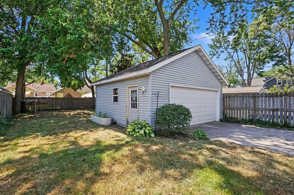 194 W 20th Street Holland City MI 49423