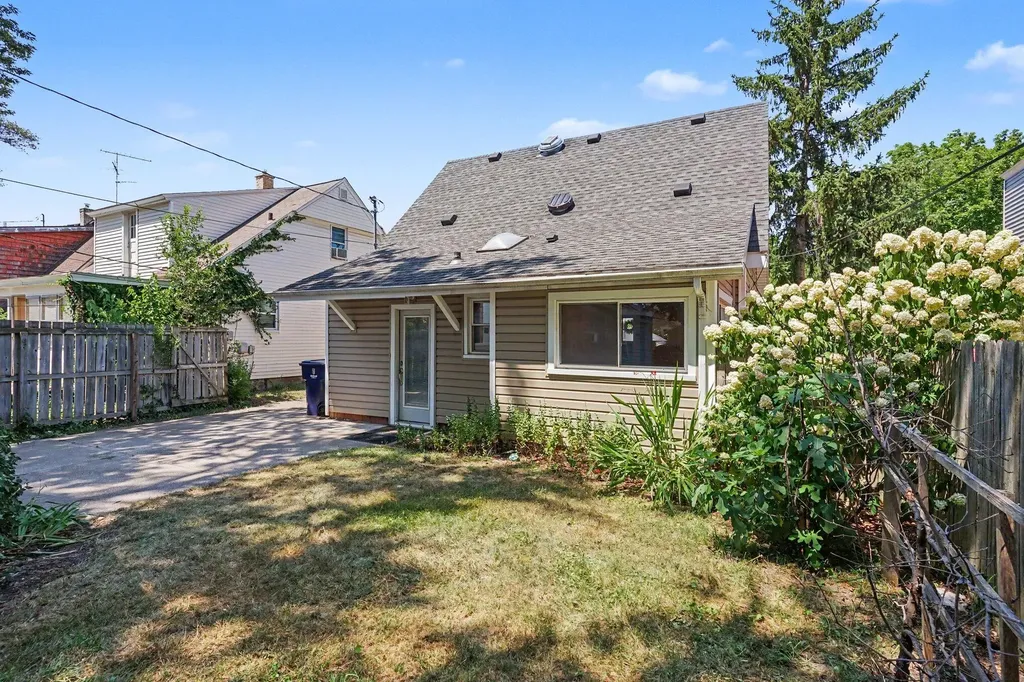 194 W 20th Street Holland City MI 49423