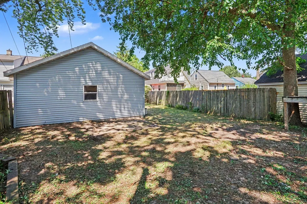 194 W 20th Street Holland City MI 49423