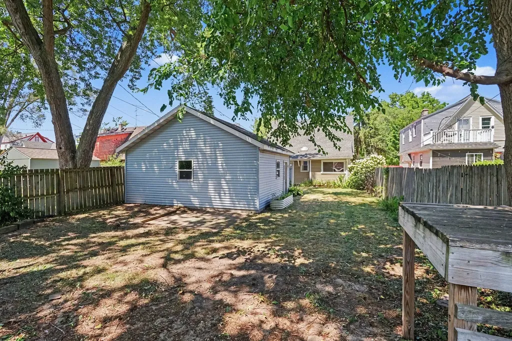 194 W 20th Street Holland City MI 49423