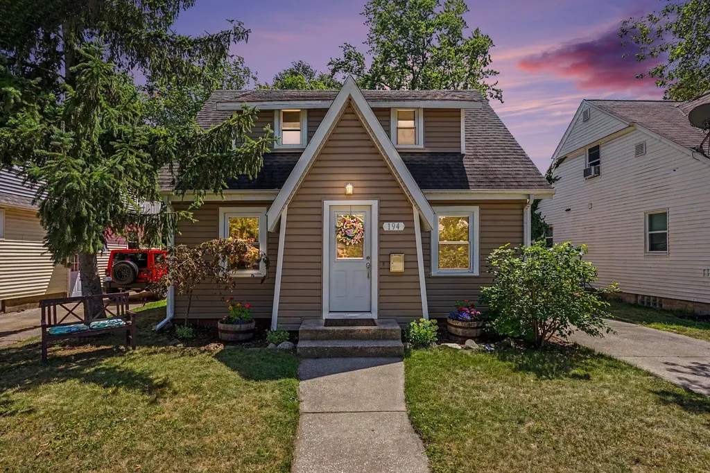 194 W 20th Street Holland City MI 49423